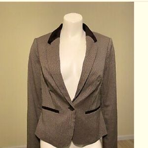 The Limited Women’s Blazer!!